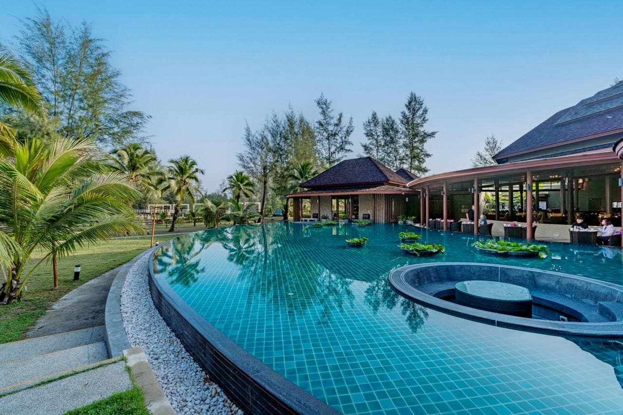 Apsara Beachfront Resort and Villa-10