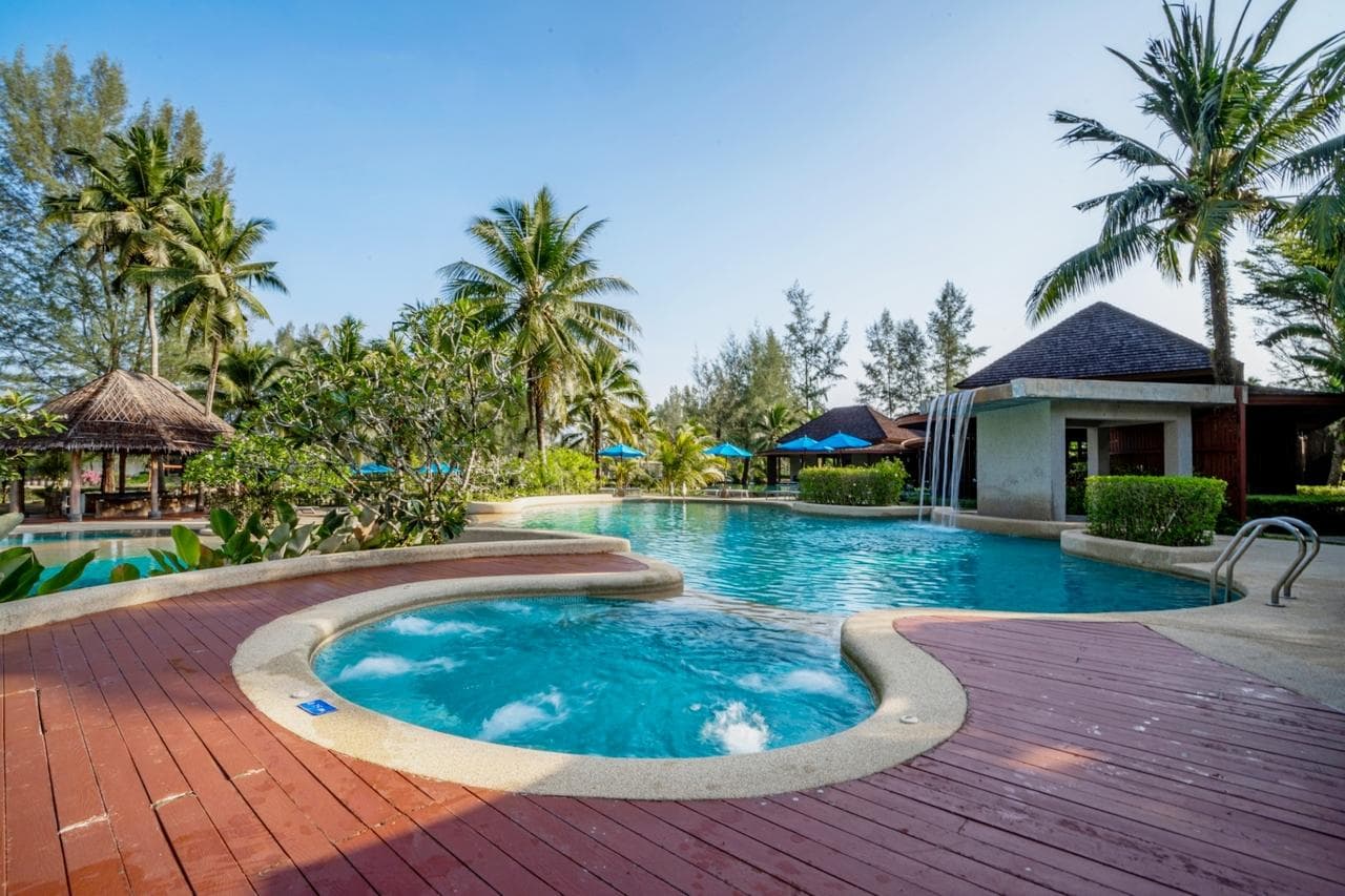 Apsara Beachfront Resort and Villa-14